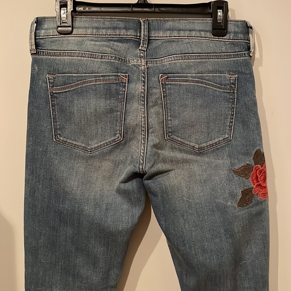 Express Jeans with Roses Embroidered on the side, Ankle Legging, Mid Rise - Picture 10 of 14
